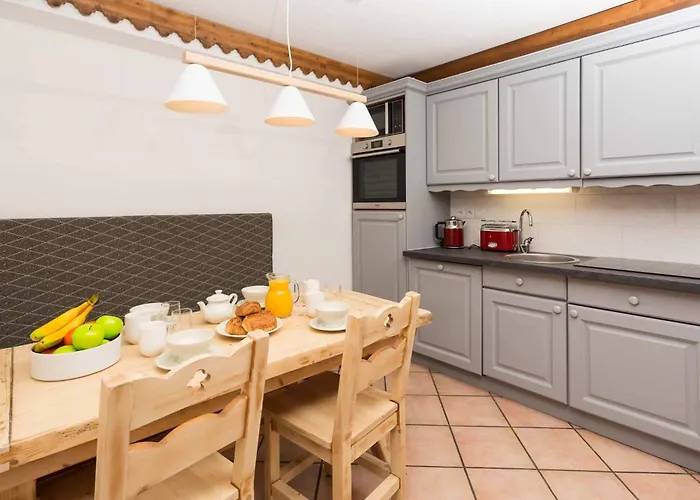 In Mit Geraeumigem Balkon Und Weitem Blick By Interhome