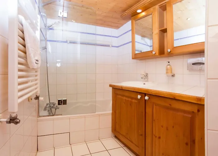 In Mit Geraeumigem Balkon Und Weitem Blick By Interhome Daire Chamonix